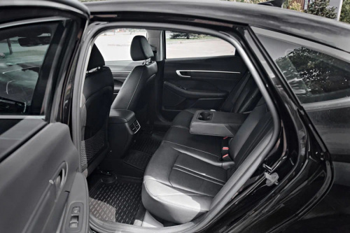 Image Hyundai Sonata с водителем11