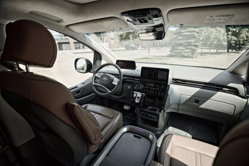 Image Hyundai Staria с водителем10