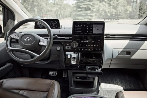 Image Hyundai Staria с водителем11