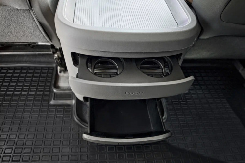 Image Hyundai Staria с водителем21