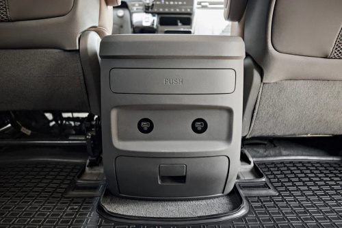 Image Hyundai Staria с водителем22