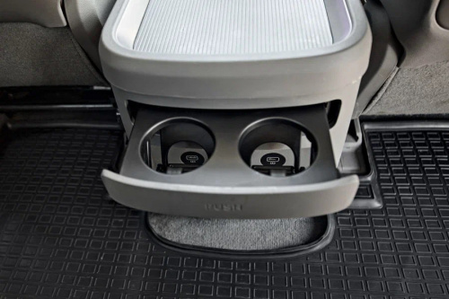 Image Hyundai Staria с водителем23