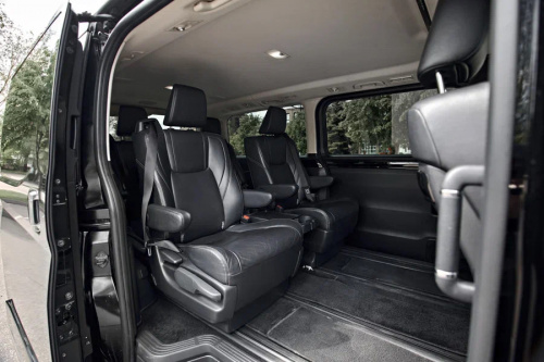 Image Toyota Hiace 5 мест VIP10