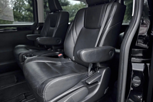 Image Toyota Hiace 5 мест VIP15