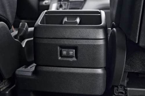 Image Toyota Hiace 5 мест VIP18