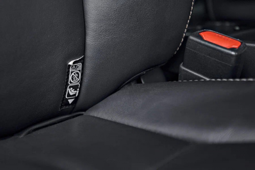 Image Toyota Hiace 5 мест VIP20