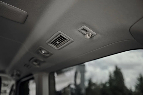 Image Toyota Hiace 5 мест VIP25